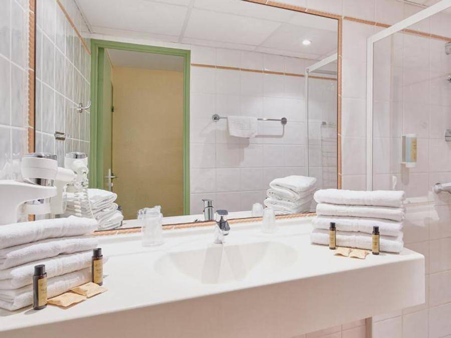 Domaine Château Laval - Chambre 3 personnes - Confort in Gréoux-les-Bains, Parc naturel régional du Verdon