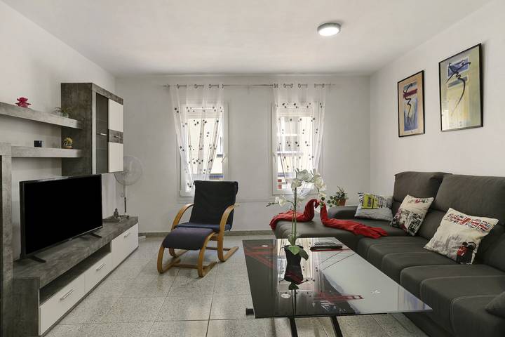 Apartamento inteiro, Apartamento de férias em Castillo del Romeral com vista para a montanha e para o mar & Wifi in Castillo del Romeral, San Bartolomé de Tirajana