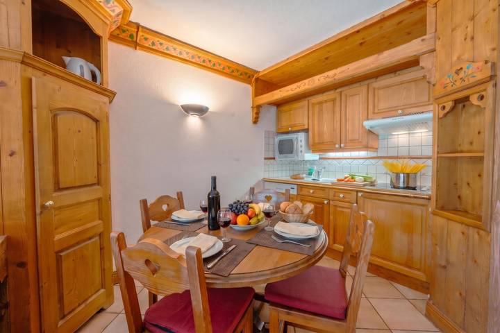 Entire apartment, Le Cristal Mb5 Pool & Parking in Argentière, Chamonix-Mont-Blanc
