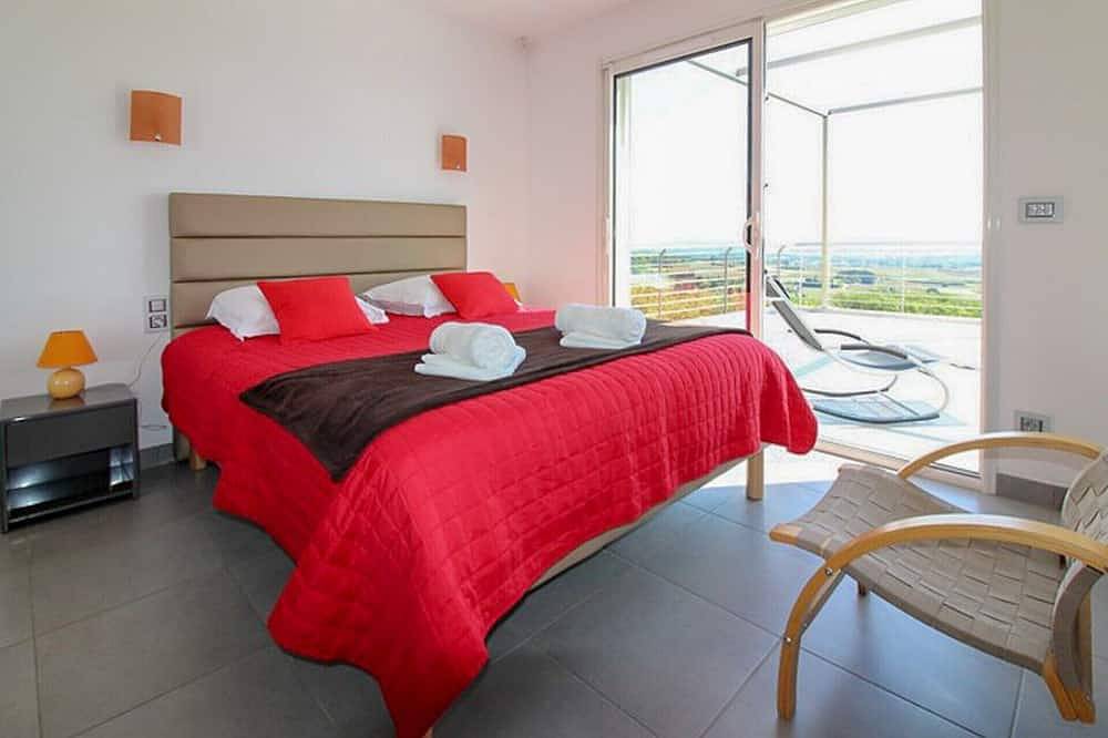 Exceptional Villa in Provence - Paradise above the canopy! in Rochefort-du-Gard, Nimes region