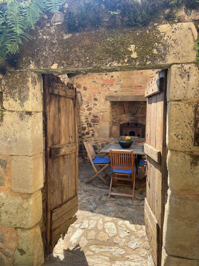 Gîte pour 2 personnes, avec jardin et vue ainsi que piscine et terrasse à Génis - 2