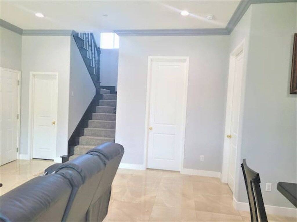 High Ceiling*2-levels Home*5 miles to Disneyland in Garden Grove, Orange County