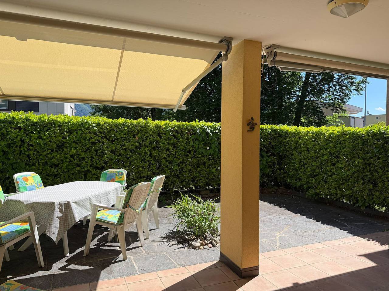 Ganze Wohnung, Moderne Parterrewohnung in gepflegtem Appartementhaus an ruhiger Lage in Minusio, Tessiner Alpen