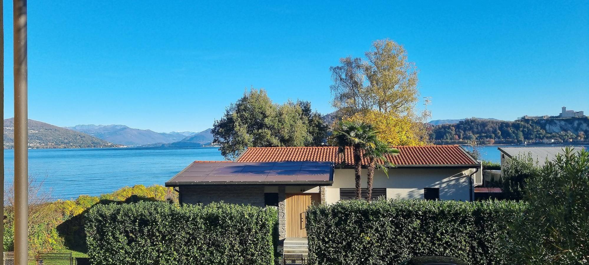 Ganze Wohnung, Arona mit Aussicht, Strand und Parkplatz in Arona (Lago Maggiore), Arona Gemeinde