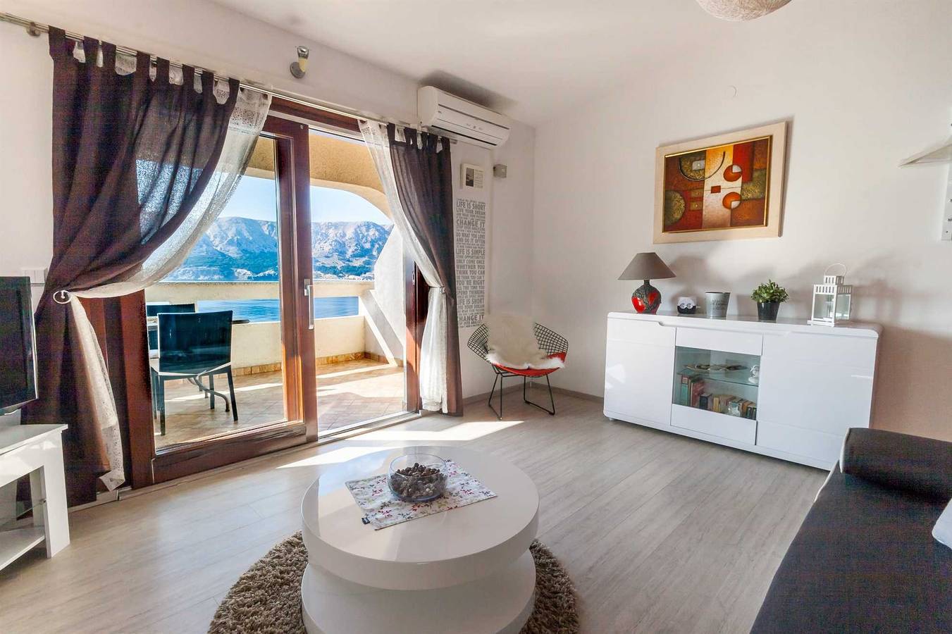 Apartamento entero, Apartment on the sea with a balcony with a beautiful view in Baska, Krk (isla)