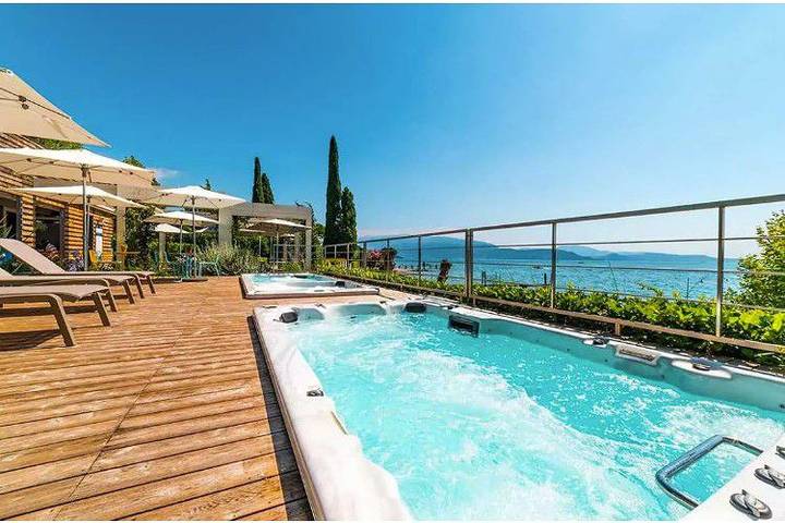 Ferienhaus für 5 Personen, mit Whirlpool und Terrasse sowie Seeblick am Gardasee