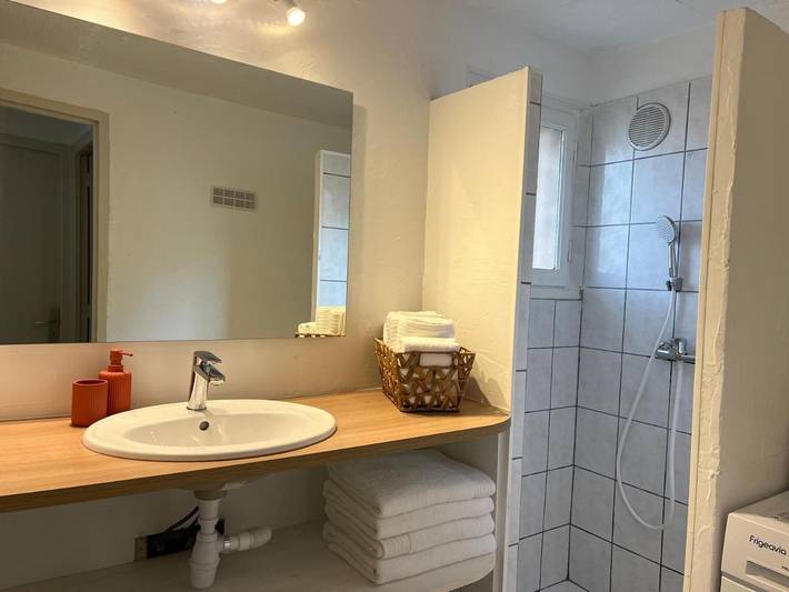 Gîte pour 4 personnes, avec piscine ainsi que vue et terrasse dans Port de Taverna - 3