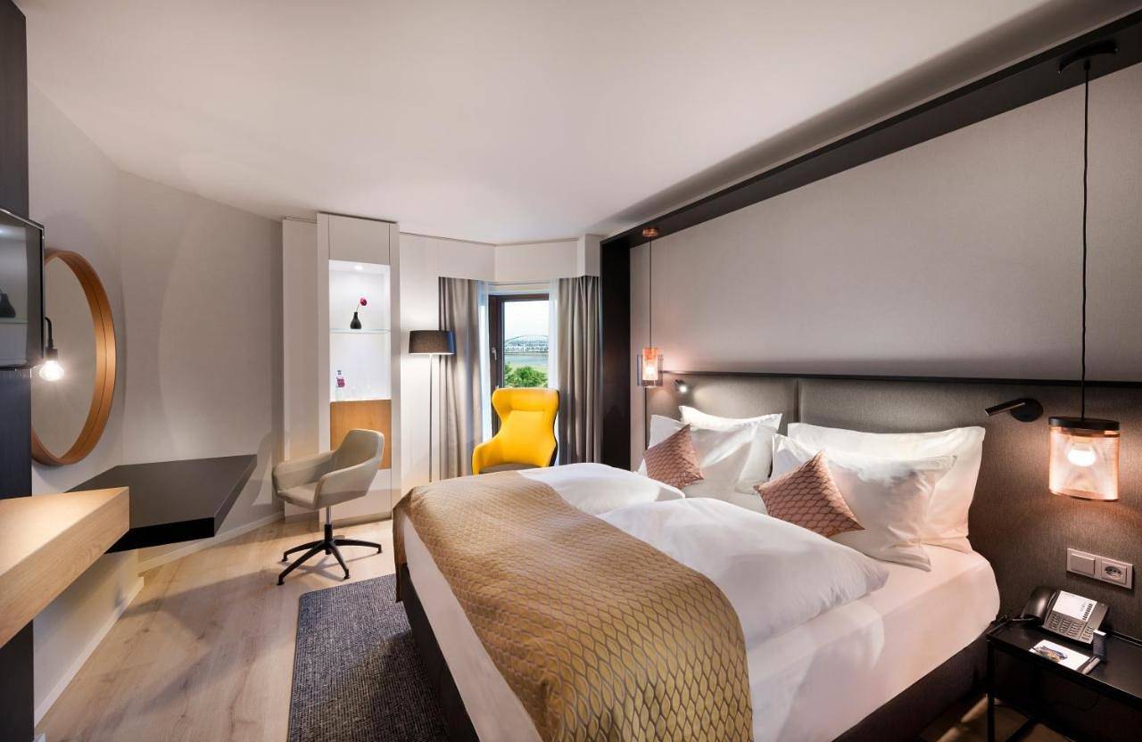Standard Queen Room with River View in Neuss, Rhein-Kreis Neuss