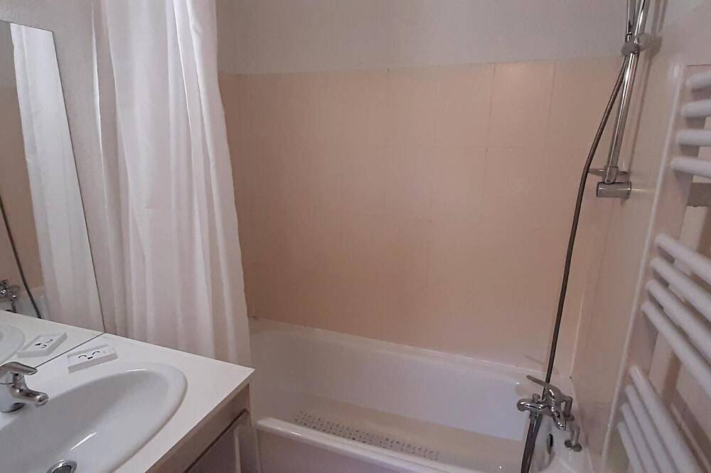 Appartement entier, Wifi, terrasse, parking, télévision, casier à ski, 29m², Le Collet d'Allevard in Allevard, Isère