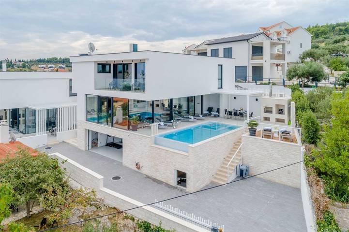 Villa pour 16 personnes, avec balcon à Sutivan - 2