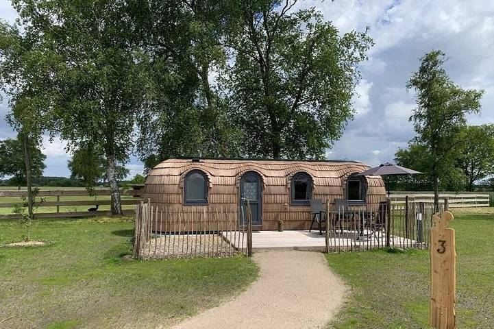 Ferienwohnung für 3 Personen, mit Whirlpool und Garten sowie Sauna
