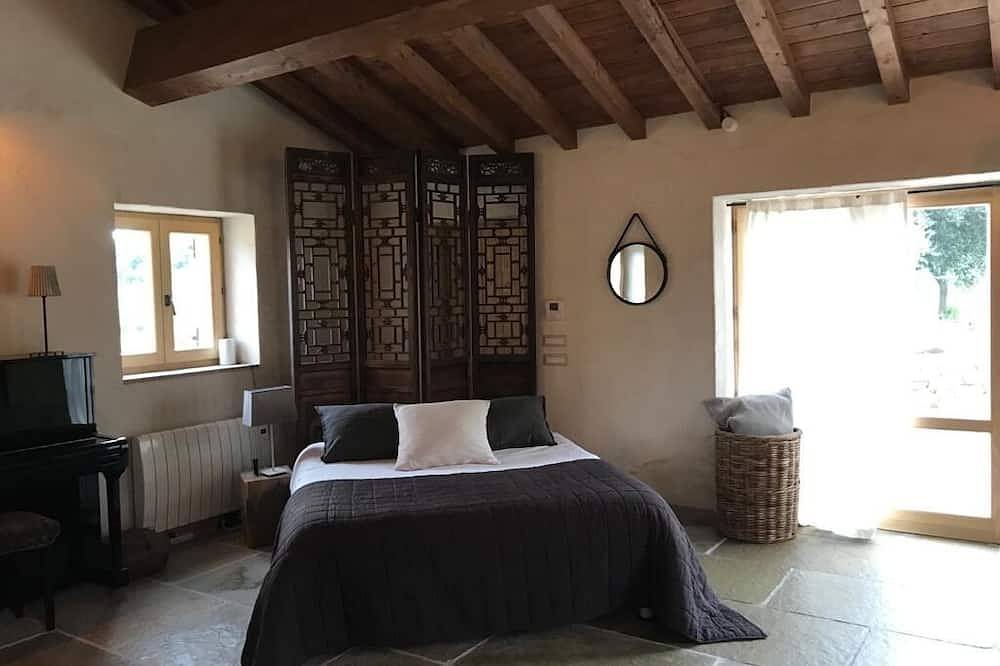 Stone house in an olive grove 15 minutes from the beach in Cognocoli-Monticchi, Ajaccio und Umgebung