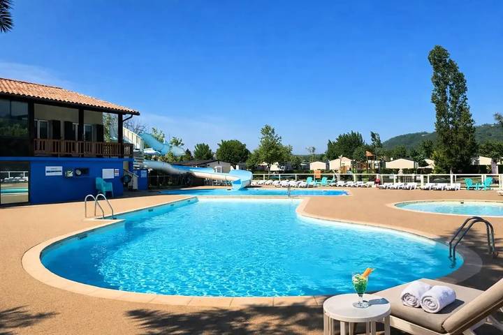 Location de vacances pour 8 personnes à Condrieu