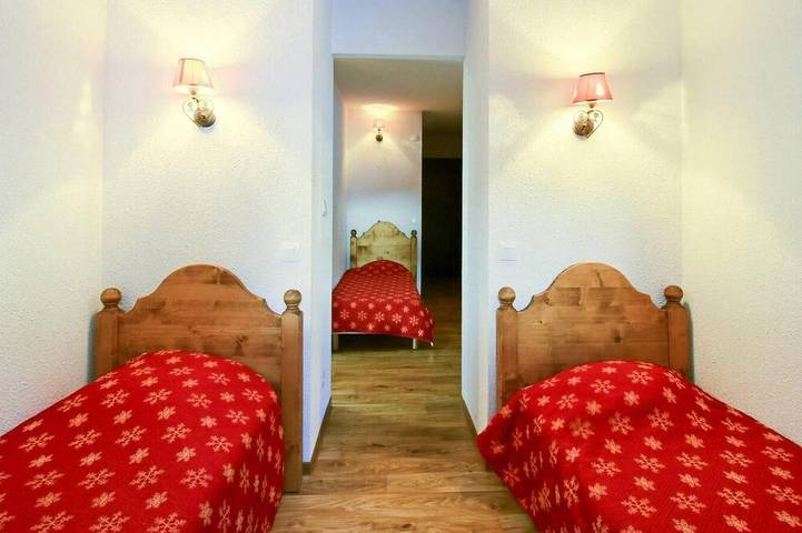 Ganze Wohnung, Right at the base of the ski slopes, sauna, parking, TV, ski lockers, 32 m², Val d'Allos in La Foux d'Allos, Allos