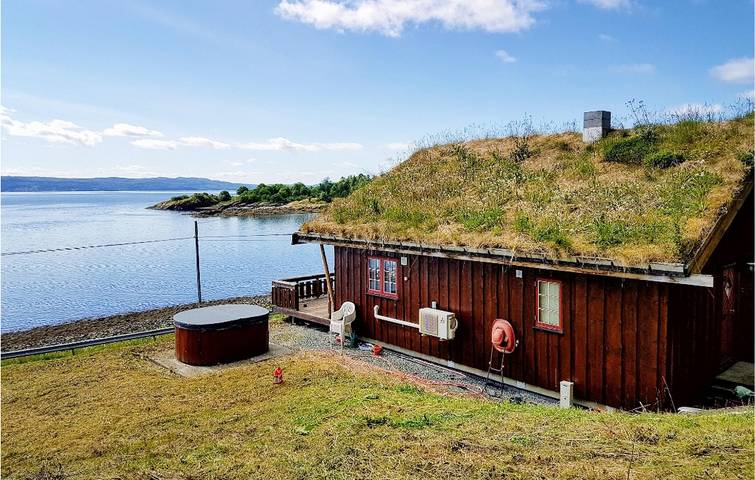 Ferienhaus für 6 Personen, mit Garten und Seeblick in Tröndelag