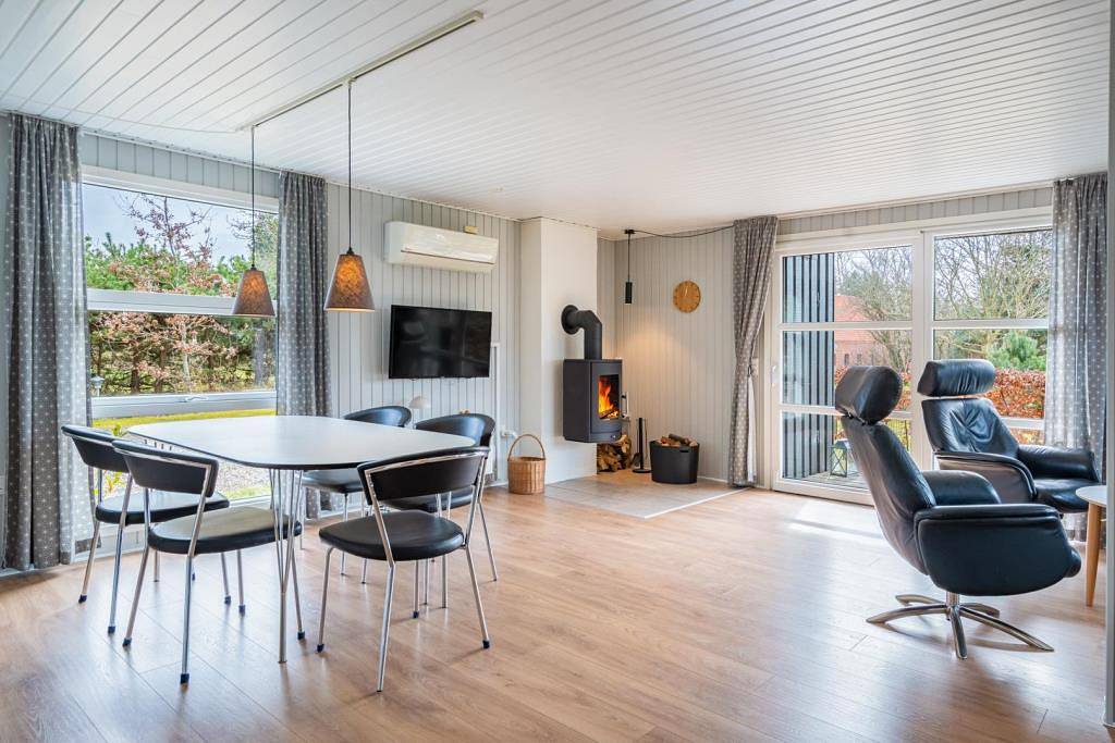 Gepflegtes Ferienhaus in Henneby – 1 Hund erlaubt in Henne, Filsø See