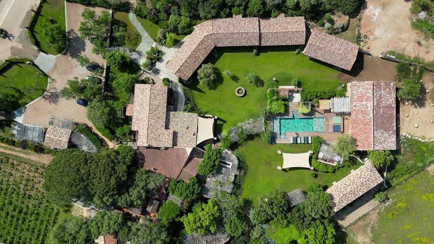 Hôtel pour 4 personnes, avec piscine ainsi que sauna et jardin