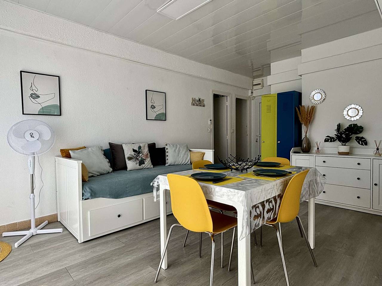Entire apartment, Cozy 2-room apt, 4 guests, 100m to beach, Ac, balcony, pets allowed in La Côte Vermeille, Argelès-sur-Mer