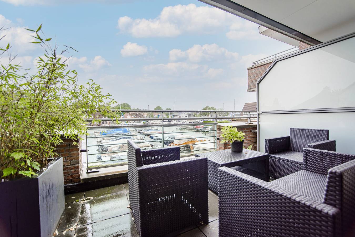 Geheel appartement, Ruimtelijk luxe appartement op de begane grond - Kaag Resort 13 in Warmond, Nederlandse Noordzeekust