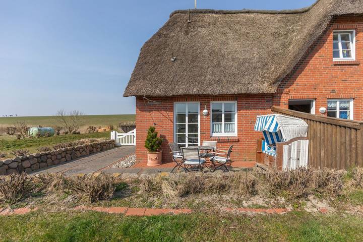 Ganze Wohnung, Ferienhaus "Reethus Achtern Diek" für bis zu 6 Personen in Nordstrand (Gemeinde), Nordstrand