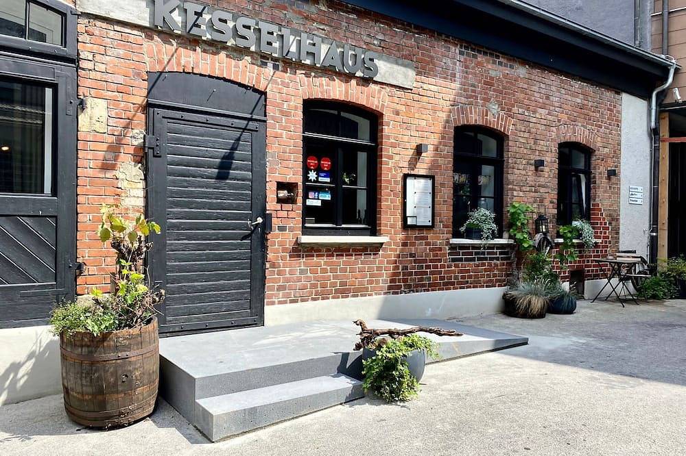 Ganze Wohnung, Einzelzimmer mit Dusche und Wc in Bad Urach, Albsteig Etappe 9