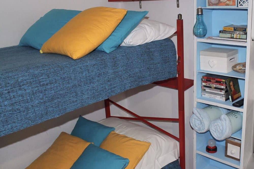 Entire apartment, Lovely Rustic by the Sea in Riomaggiore, Riomaggiore Municipality