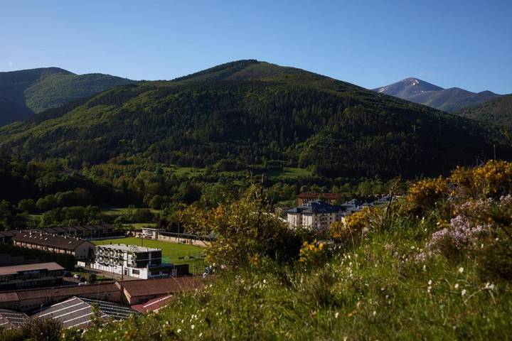 Apartamento para 2 personas, con Balcón y Terraza además de Jardín y Vistas en Valdezcaray