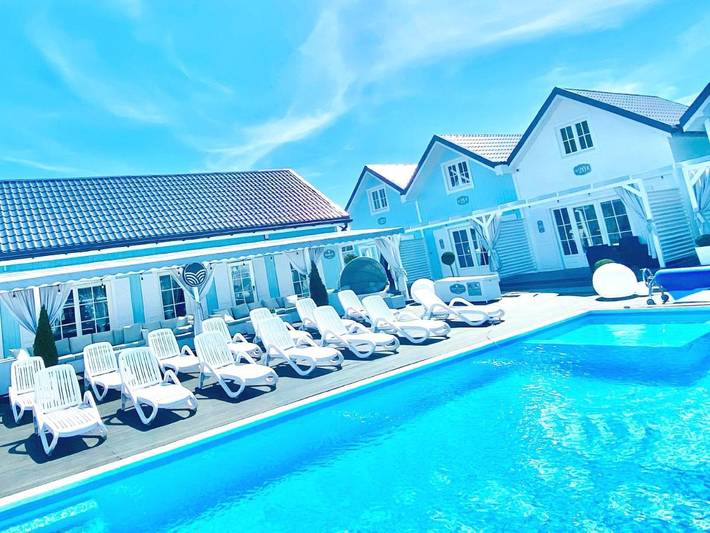 Bungalow für 8 Personen, mit Kinderpool und Garten sowie Ausblick und Pool, kinderfreundlich in Mielno