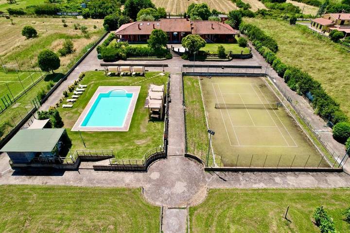 Villa per 10 persone, con Piscina e Panorama a Campagnano di Roma