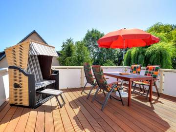 Ferienwohnung für 2 Personen, mit Terrasse und Seeblick in Zempin