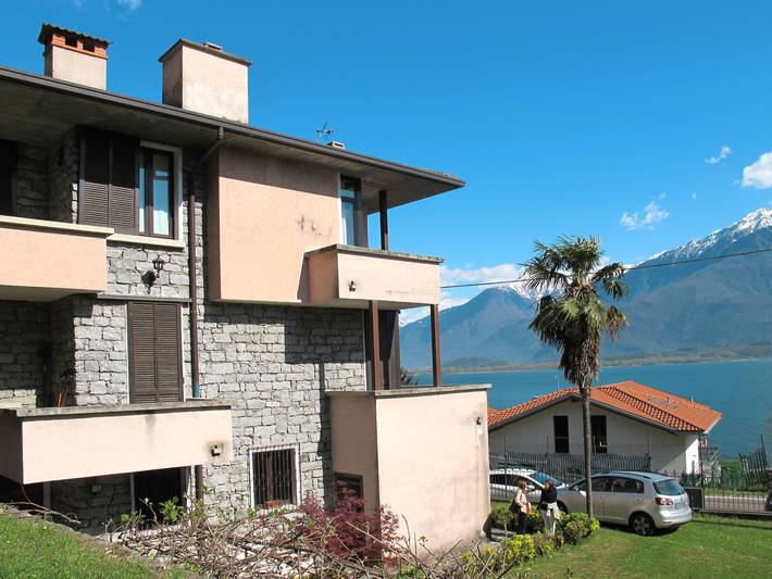 Ferienwohnung für 6 Personen, mit Balkon und Whirlpool sowie Terrasse und Garten am Comer See