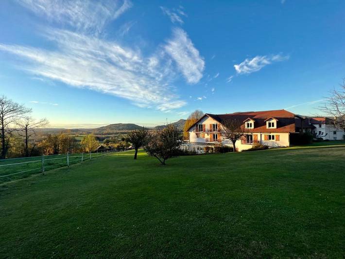 Hôtel pour 4 personnes, avec piscine ainsi que jardin et vue, animaux acceptés