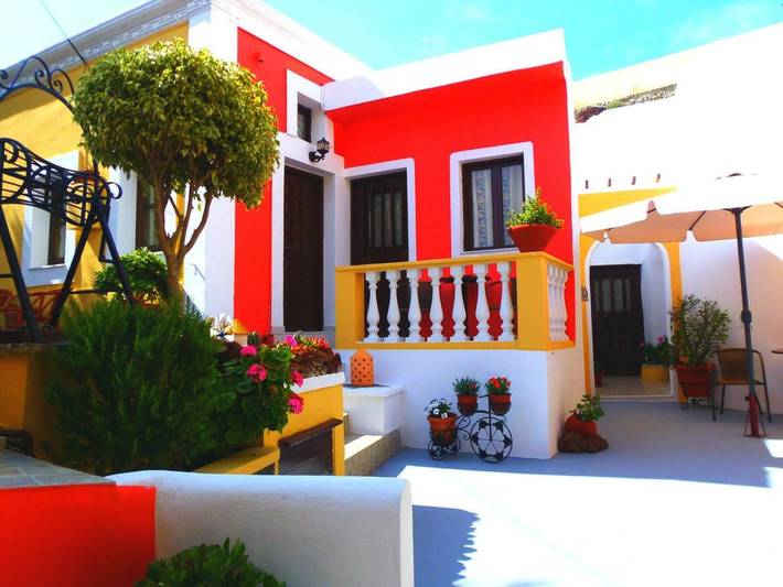Maison d’hôte pour 2 personnes, avec Balcon et Terrasse ainsi que Jardin et Vue à Thera
