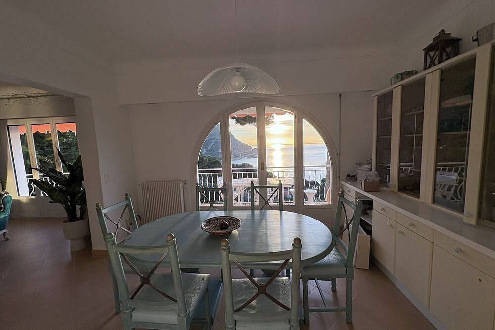 Villa In Eze bord de mer: A Breathtaking Escape Overlooking the Mediterranean in Èze, Nizza und Umgebung