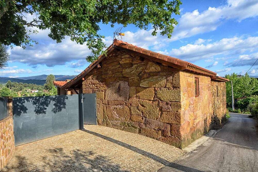 Casa das Vinhas (Camélias de Basto-Turismo Rural) in Codeçoso, Distrito de Braga