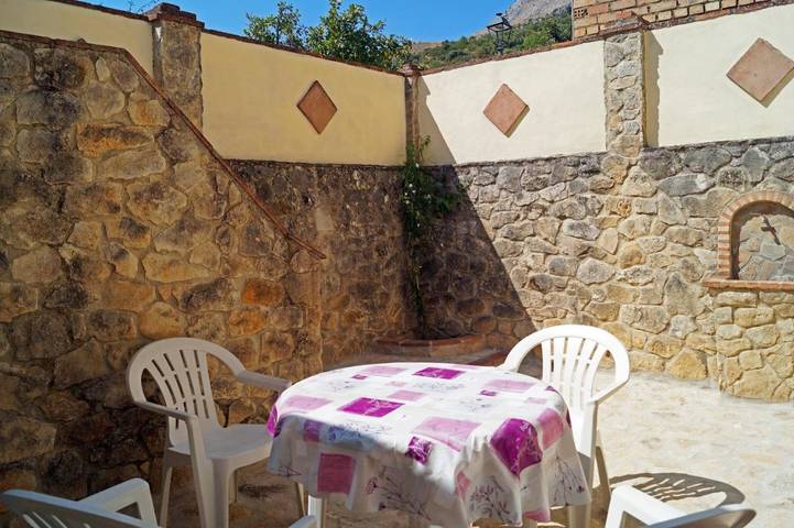 Casa rural para 6 personas, con jardín además de vistas y piscina, Se admiten mascotas en Benaoján - 4