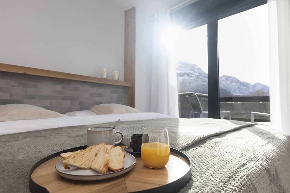 Entire apartment, Casa Bellavista by Bevalle in Panticosa, Spanish Pyrenees