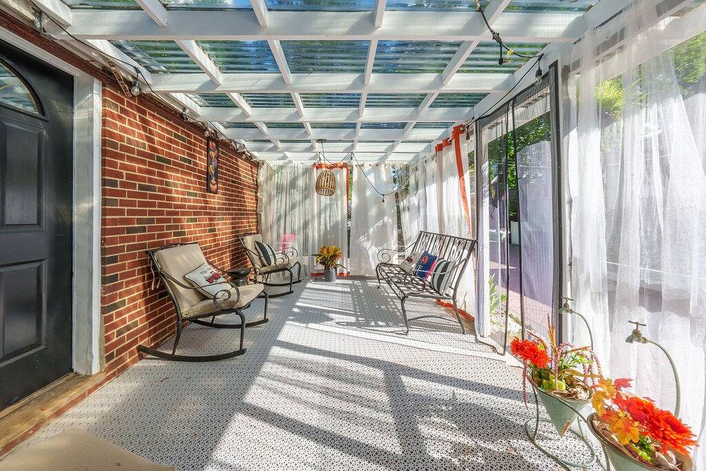 Prime Location, Private Loft Apartment. Well-Appointed for Comfort & Convenience in West Windsor Township, Mercer County