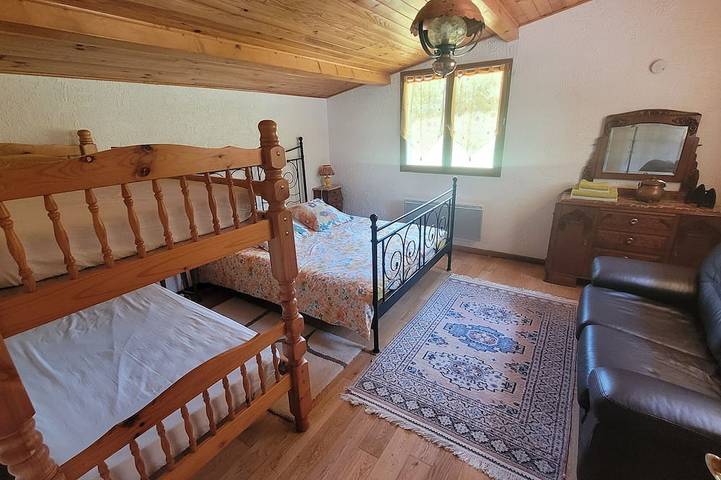 Location de vacances pour 6 personnes, avec terrasse ainsi que jacuzzi et jardin, animaux acceptés à Roubion - 3