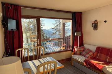 Gîte pour 4 personnes, avec piscine et balcon dans Arc 1800
