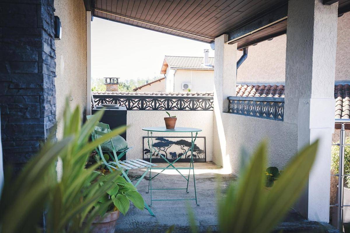 Appartement entier, One-Bedroom Apartment in La Boisse, Ain