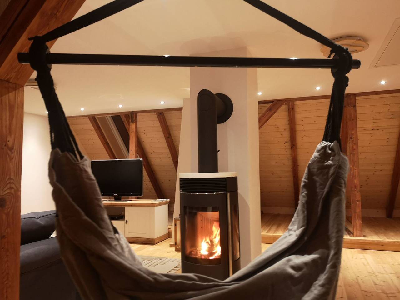 Ganze Wohnung, Moderne Ferienwohnung mit Hot Tub und Fasssauna in Hohenberg an der Eger, Landkreis Wunsiedel im Fichtelgebirge