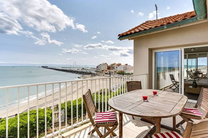 Location de vacances pour 12 personnes, avec balcon et jardin, animaux acceptés dans La plagette (Cap d'Agde)