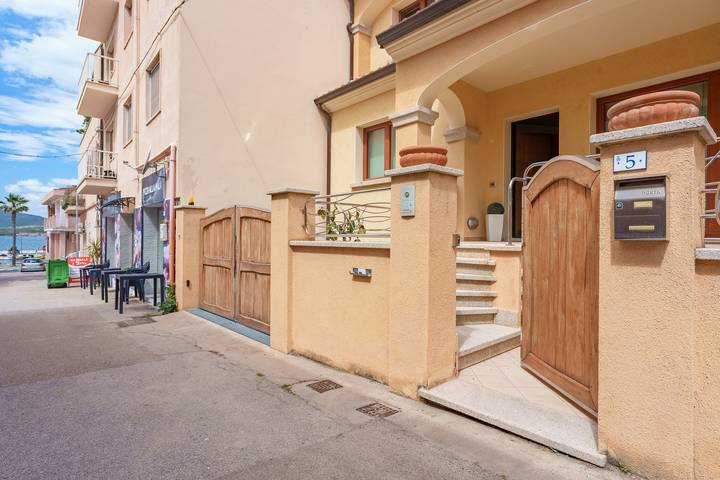 Casa vacanza per 6 persone, con Balcone e Giardino a Golfo Aranci