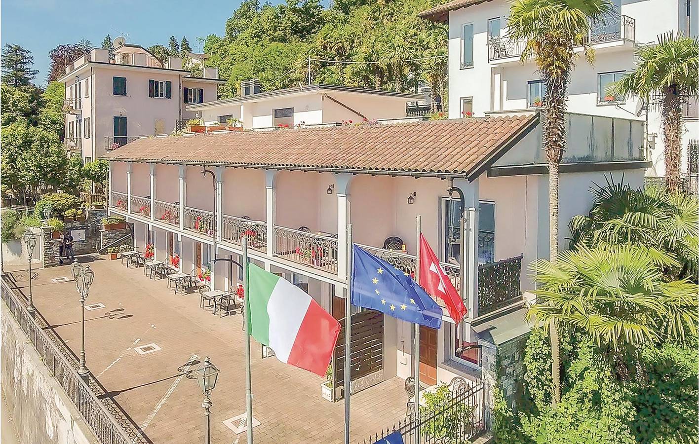 Ganze Ferienwohnung, Etagenhaus am See: AC, Terrasse, Küche & WiFi in Oggebbio, Oggebbio Gemeinde