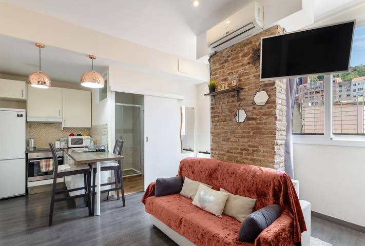 Entire apartment, Apartment 'Studio Near Park Güell' with Wi-Fi and Air Conditioning in Barcelona, Barcelonès