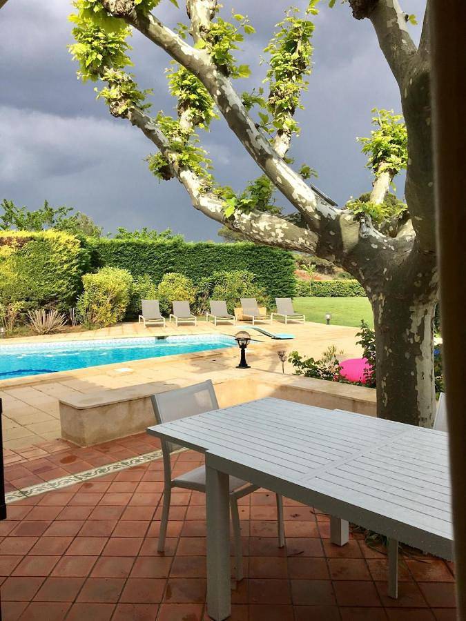 Location de vacances pour 11 personnes, avec terrasse ainsi que vue et piscine à Rousset - 2