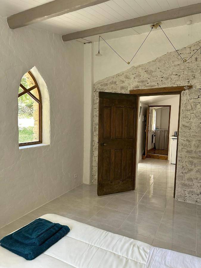 Location de vacances pour 2 personnes, avec piscine ainsi que vue et jardin à Caseneuve - 4