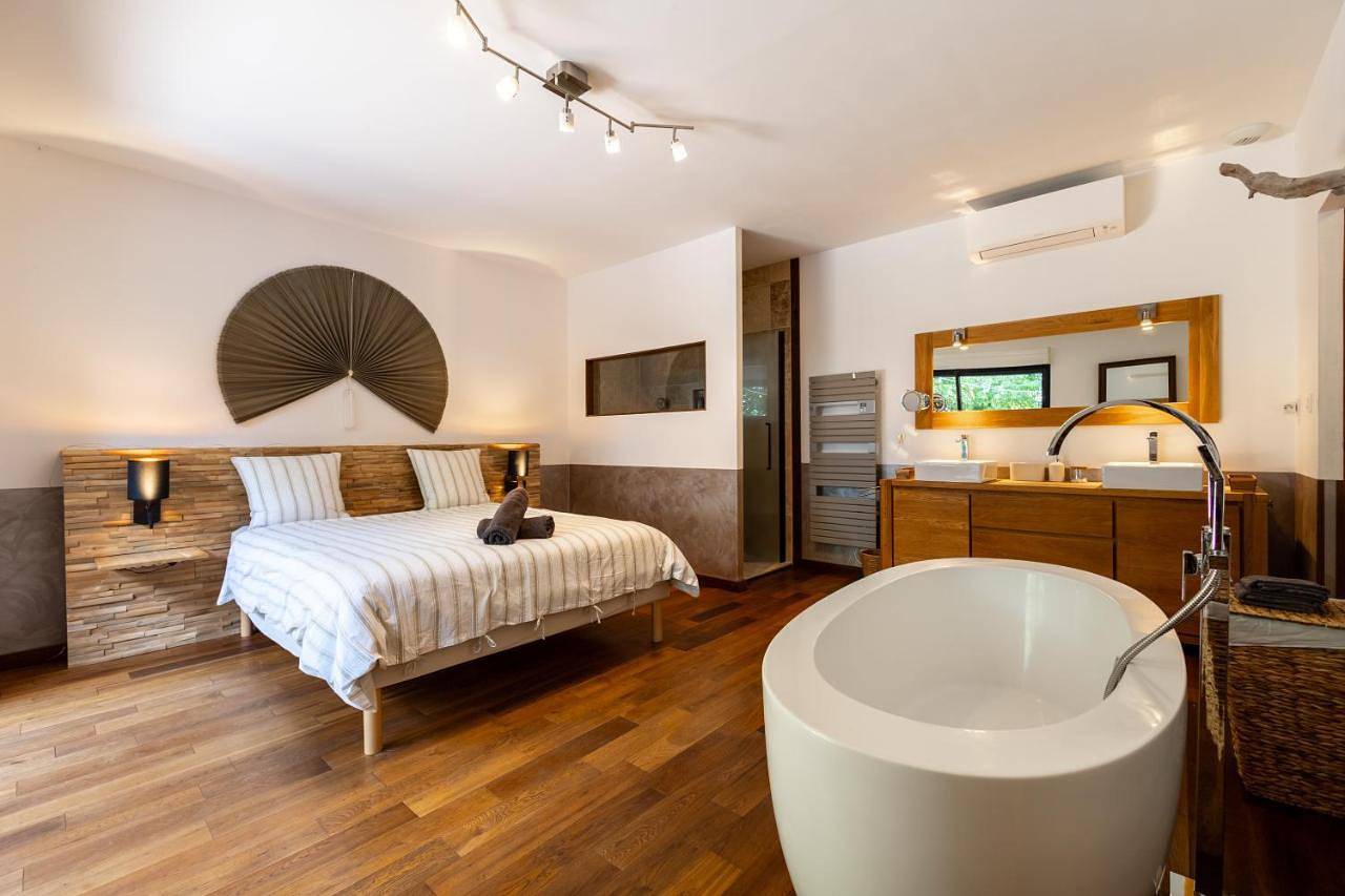 Three-Bedroom Holiday Home in Castres, Région de Castres