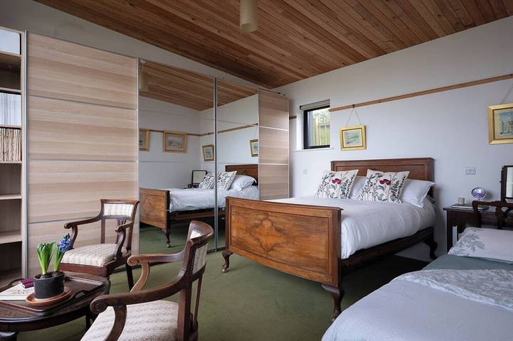 Modern architecture meets warm, eclectic comfort with a dash of Irish charm. in Omagh, Grafschaft Tyrone